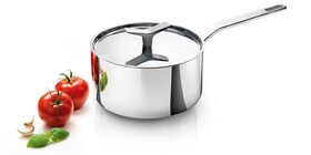 De Infinite Chef-pan met verse tomaten en knoflook