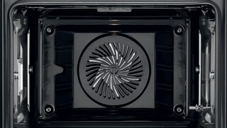 L'intérieur indéniablement propre d'un four Electrolux