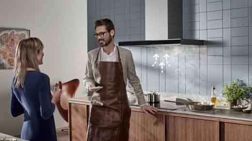 Cooker hood with Breeze function