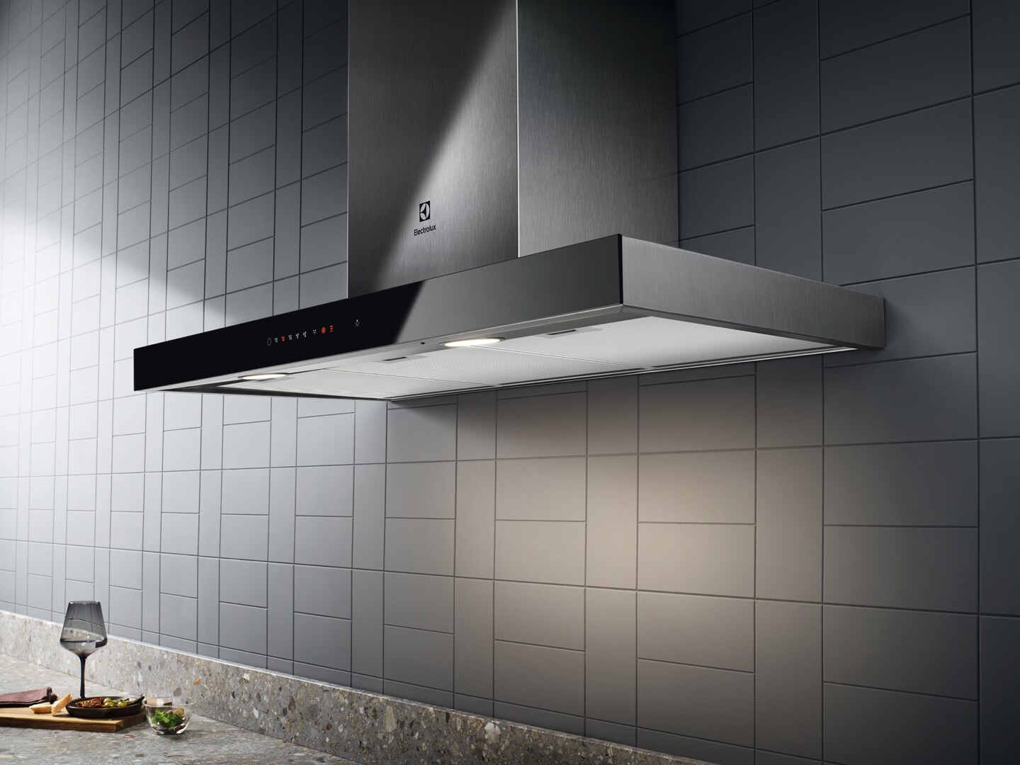 Dampkap aan de wand met verlichting aan